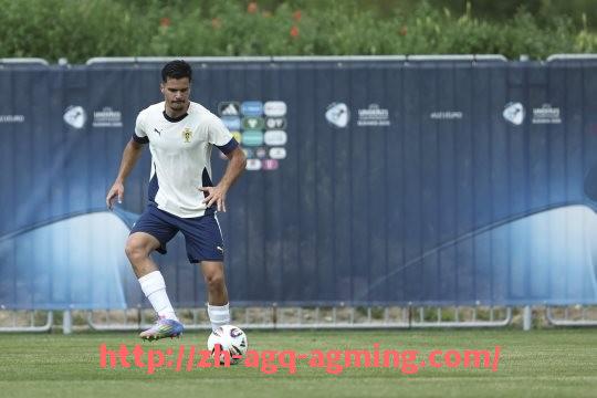 AG娱乐登录-世俱杯球员外套压缩折叠方案设计及便携性分析